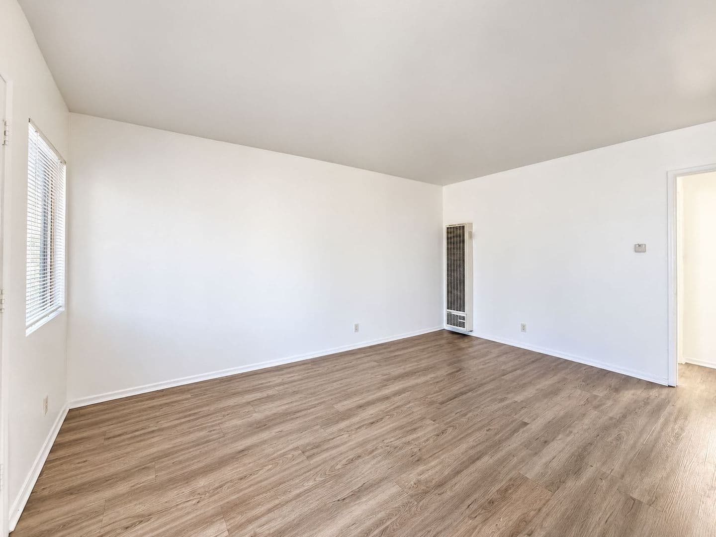 North Hollywood Apartment: 7117 Fulton Ave