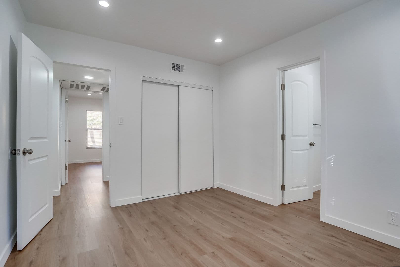 Valley Village Apartment: 12535 Burbank Blvd