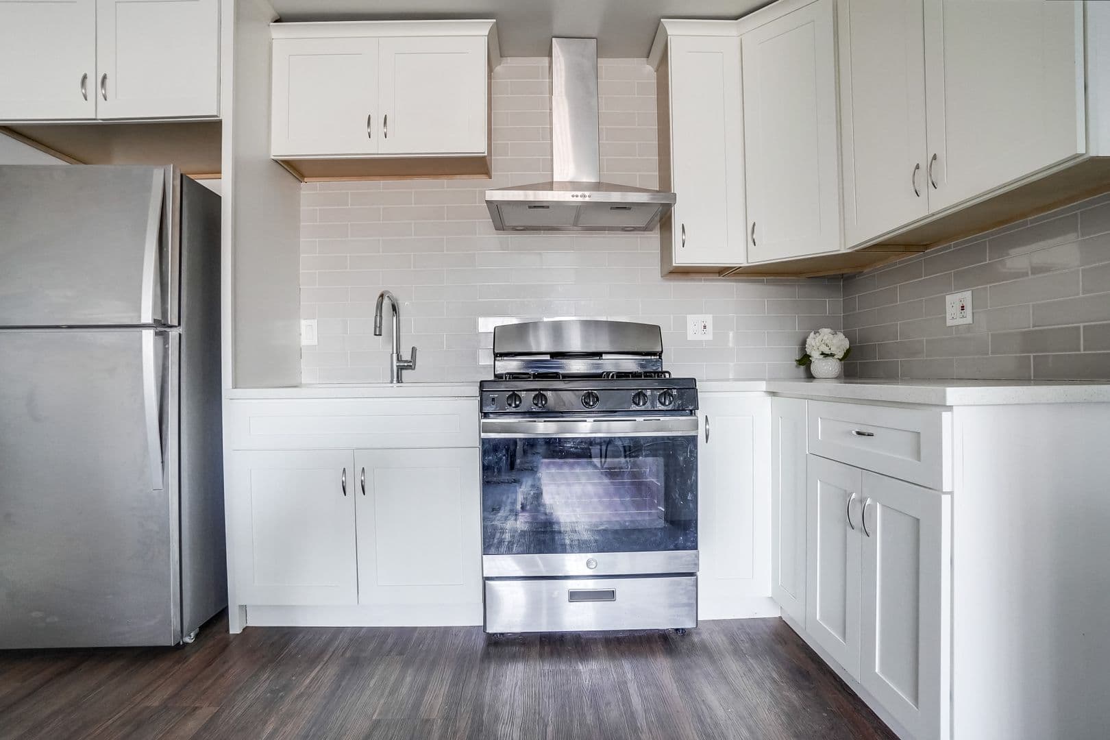 Van Nuys Apartment: 14235 Vanowen St