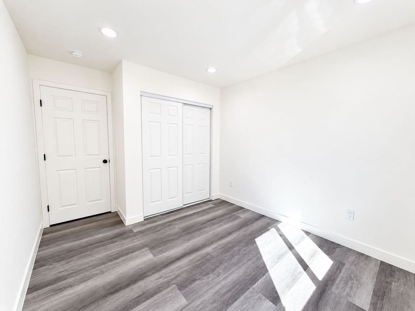 Panorama City Apartment: 14662 Rayen St