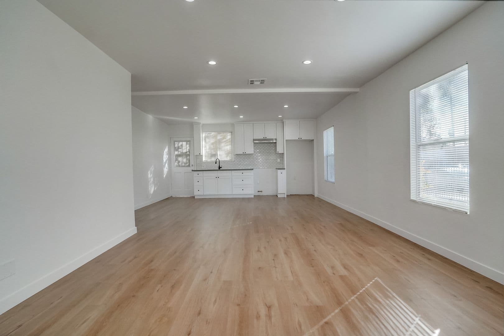 Valley Village Apartment: 12535 Burbank Blvd