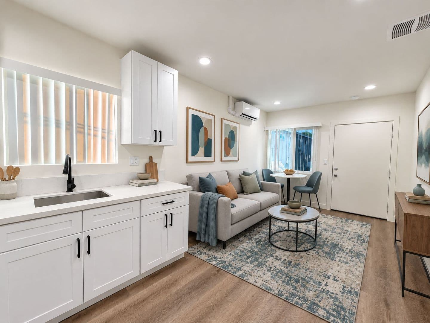 Van Nuys Apartment: 14108 Gilmore St