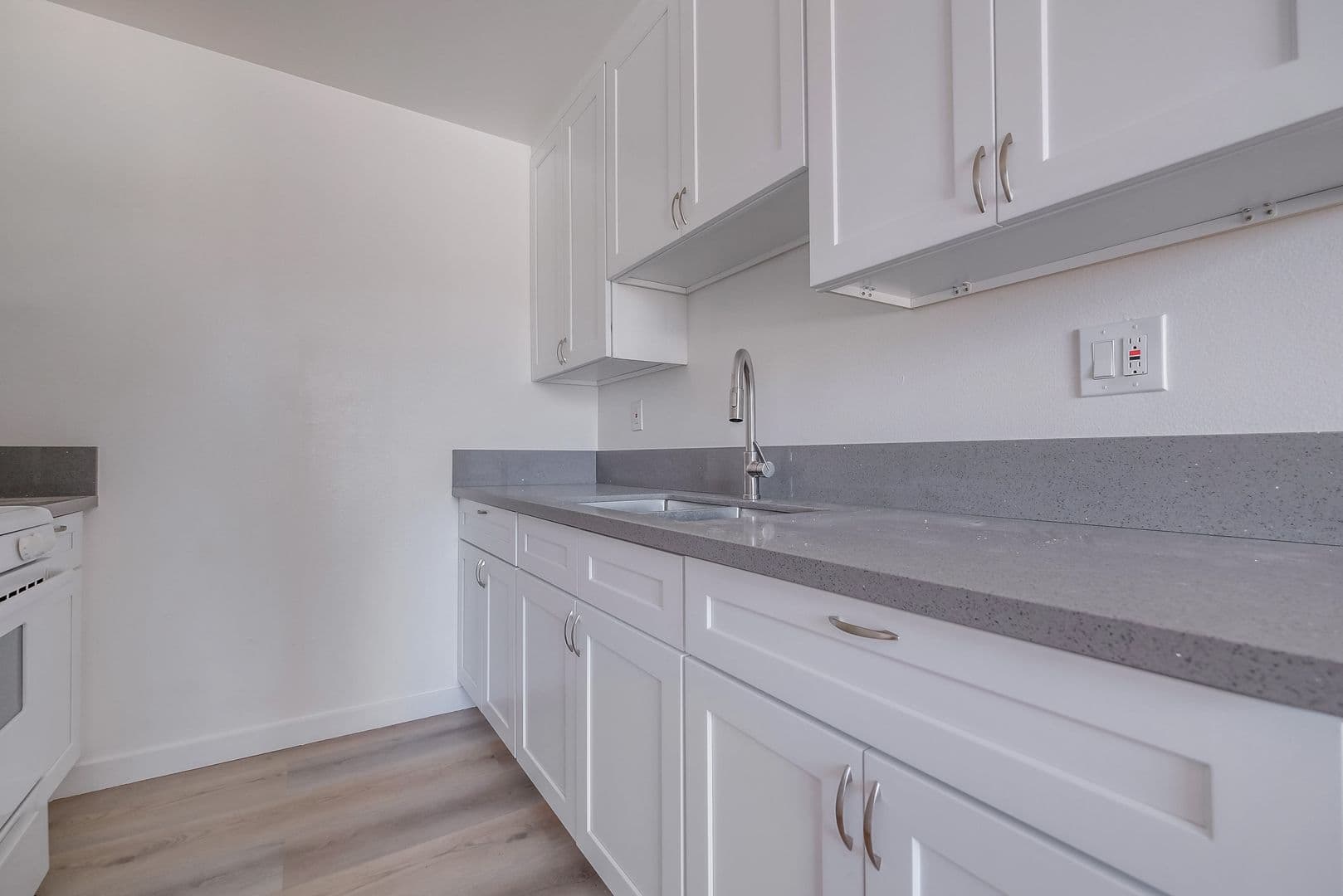 Los Angeles Apartment: 6308 Brynhurst Ave
