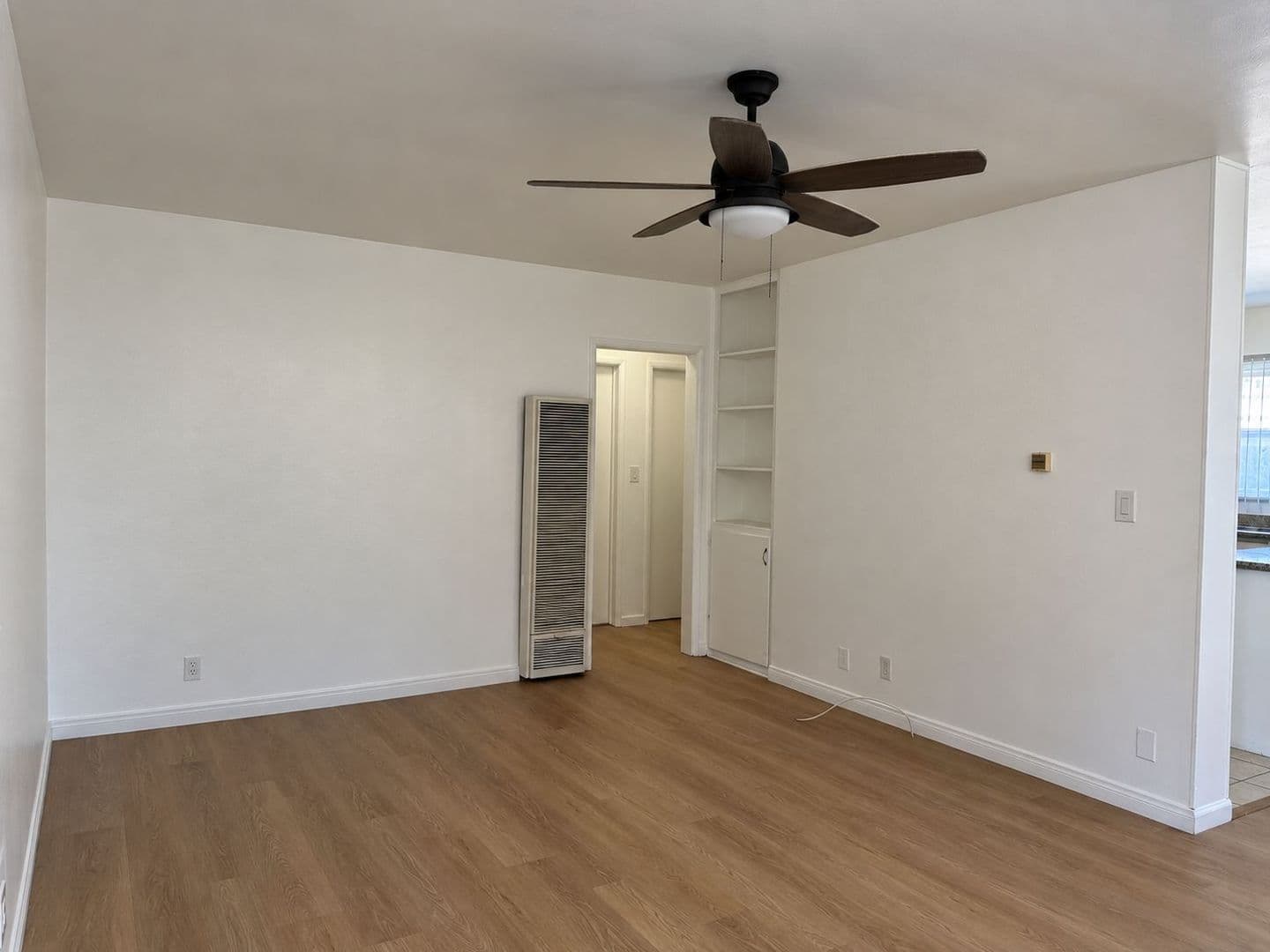 North Hollywood Apartment: 12805 Vanowen St