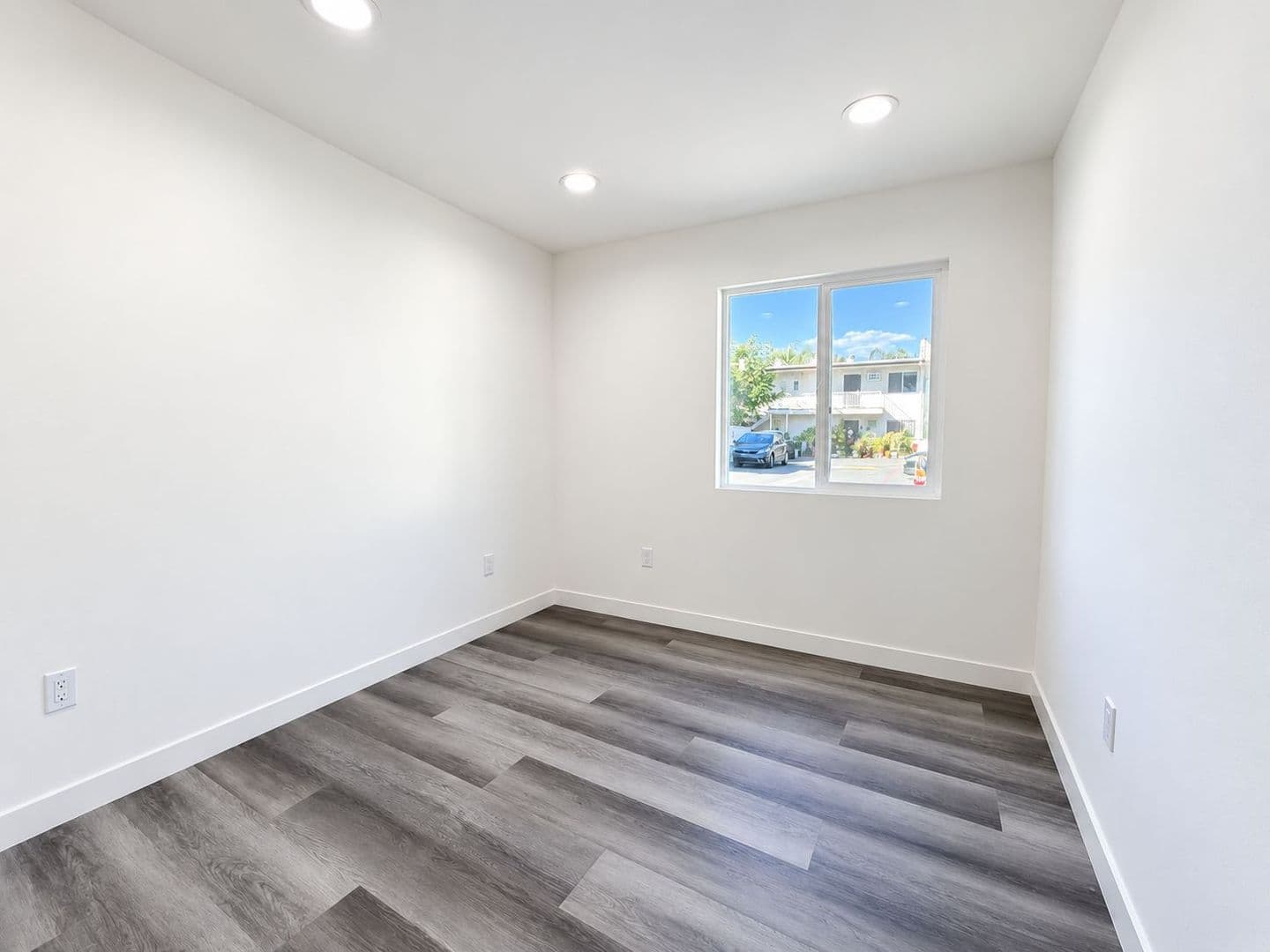 Panorama City Apartment: 14662 Rayen St