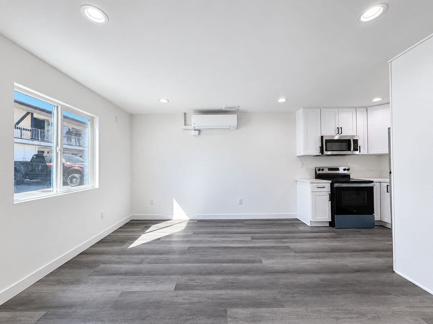 Panorama City Apartment: 14662 Rayen St