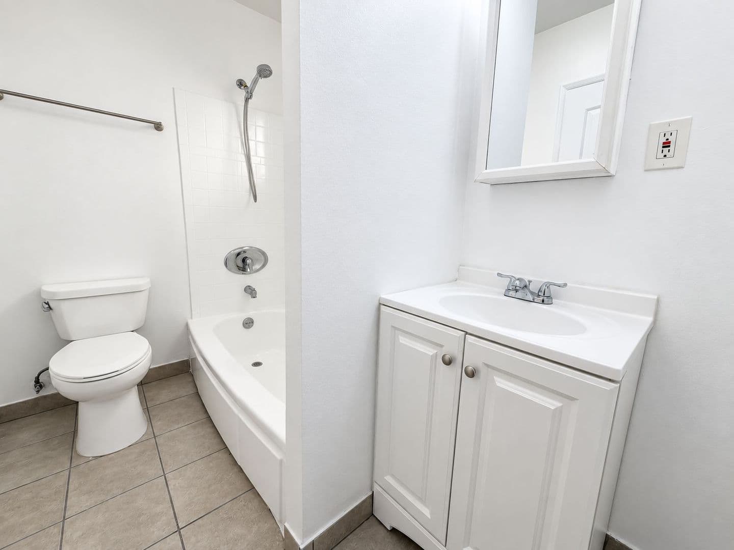 North Hollywood Apartment: 7117 Fulton Ave