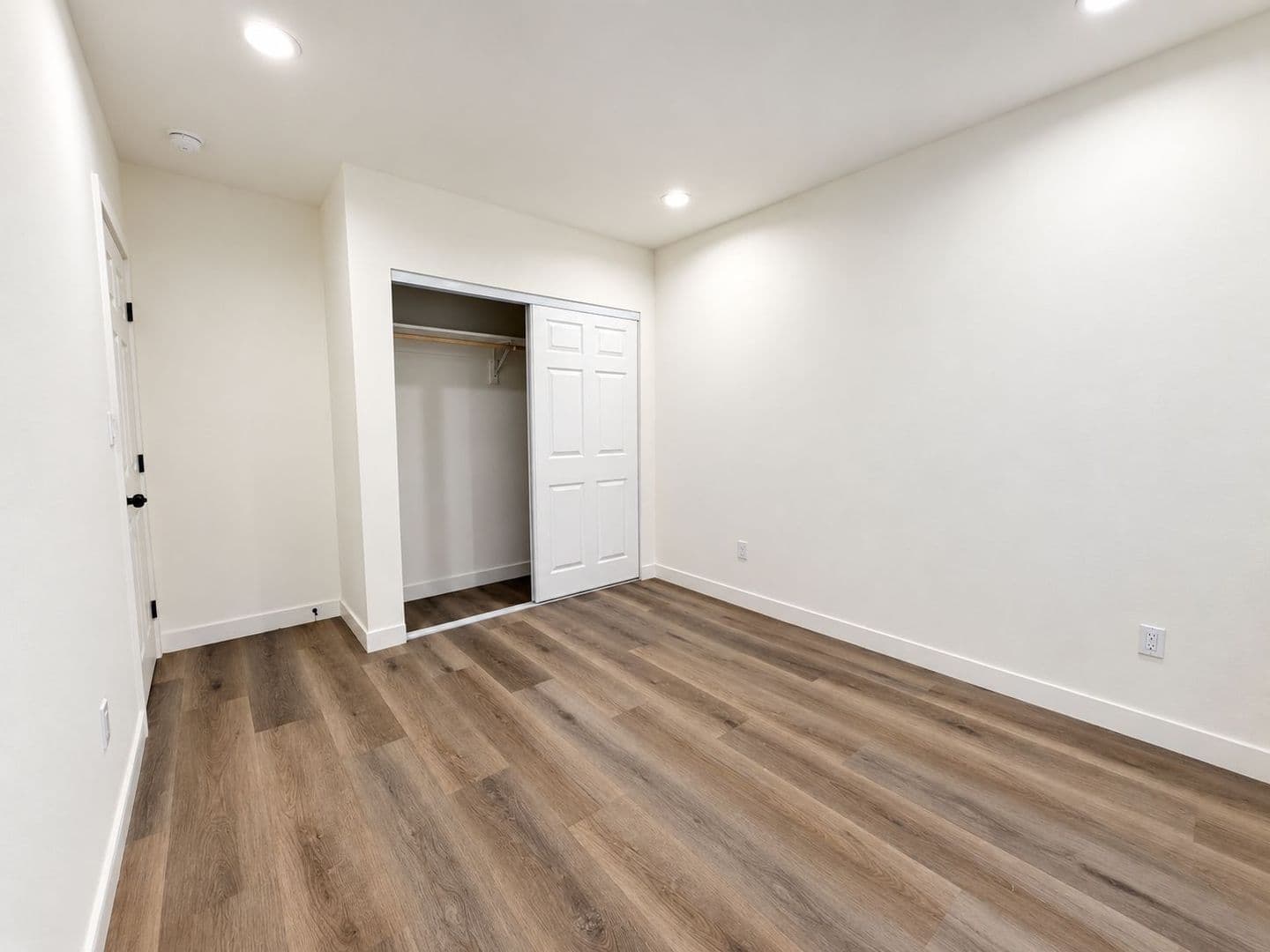 Van Nuys Apartment: 14108 Gilmore St