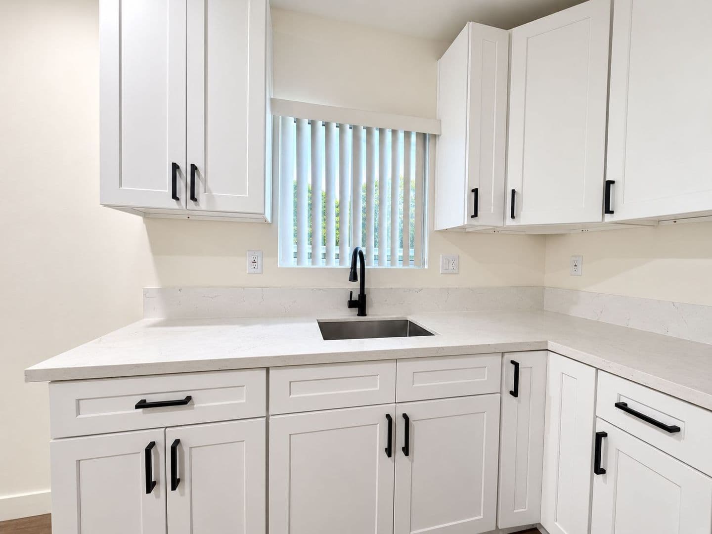 Van Nuys Apartment: 14108 Gilmore St