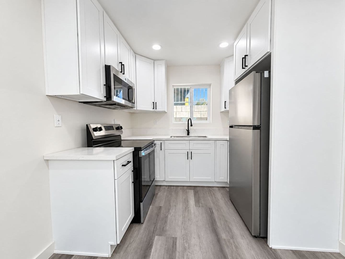Panorama City Apartment: 14662 Rayen St