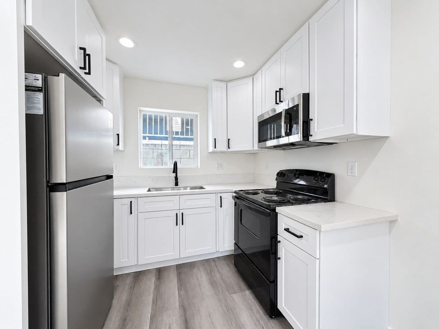 Panorama City Apartment: 14662 Rayen St