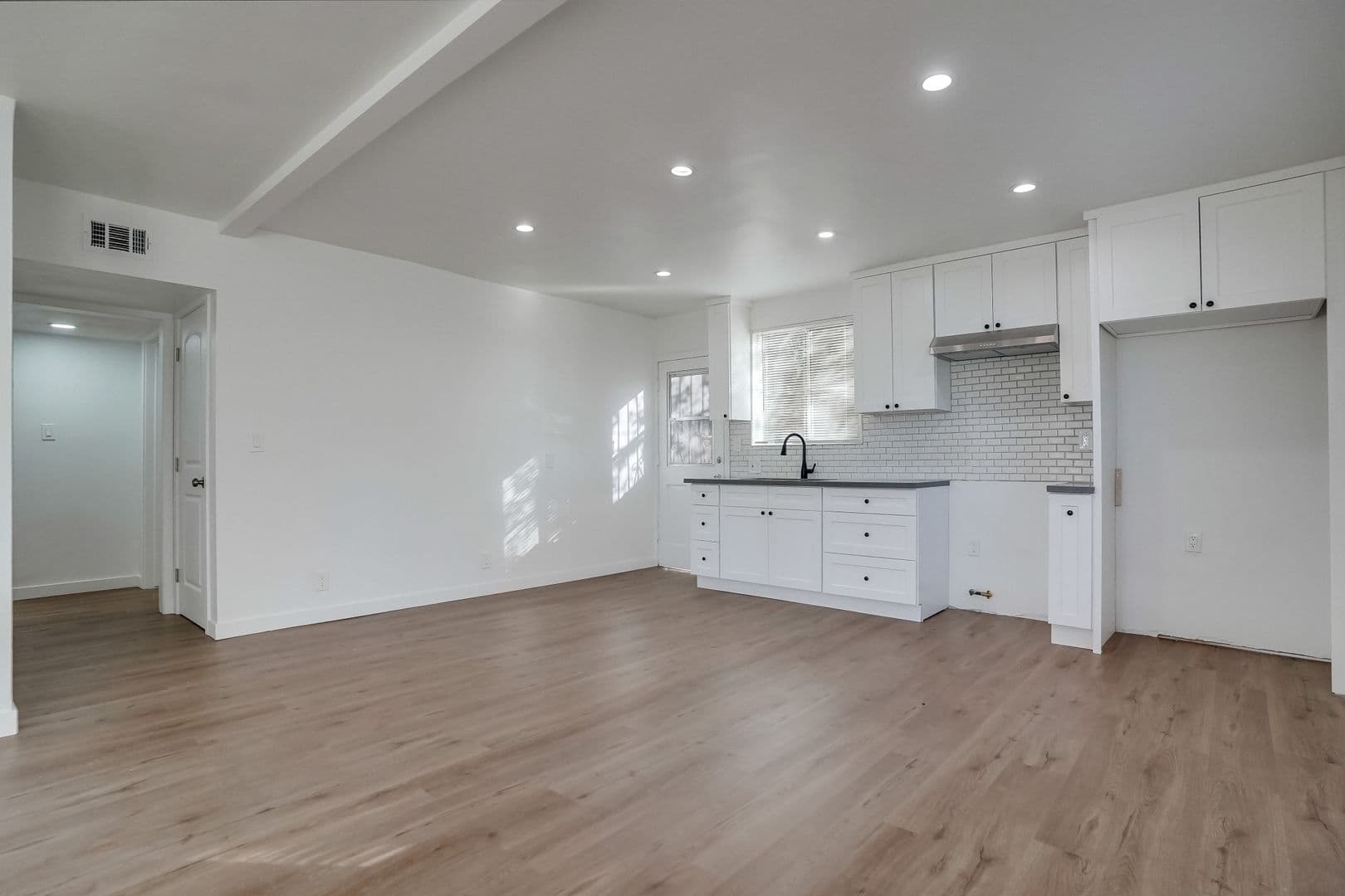 Valley Village Apartment: 12535 Burbank Blvd