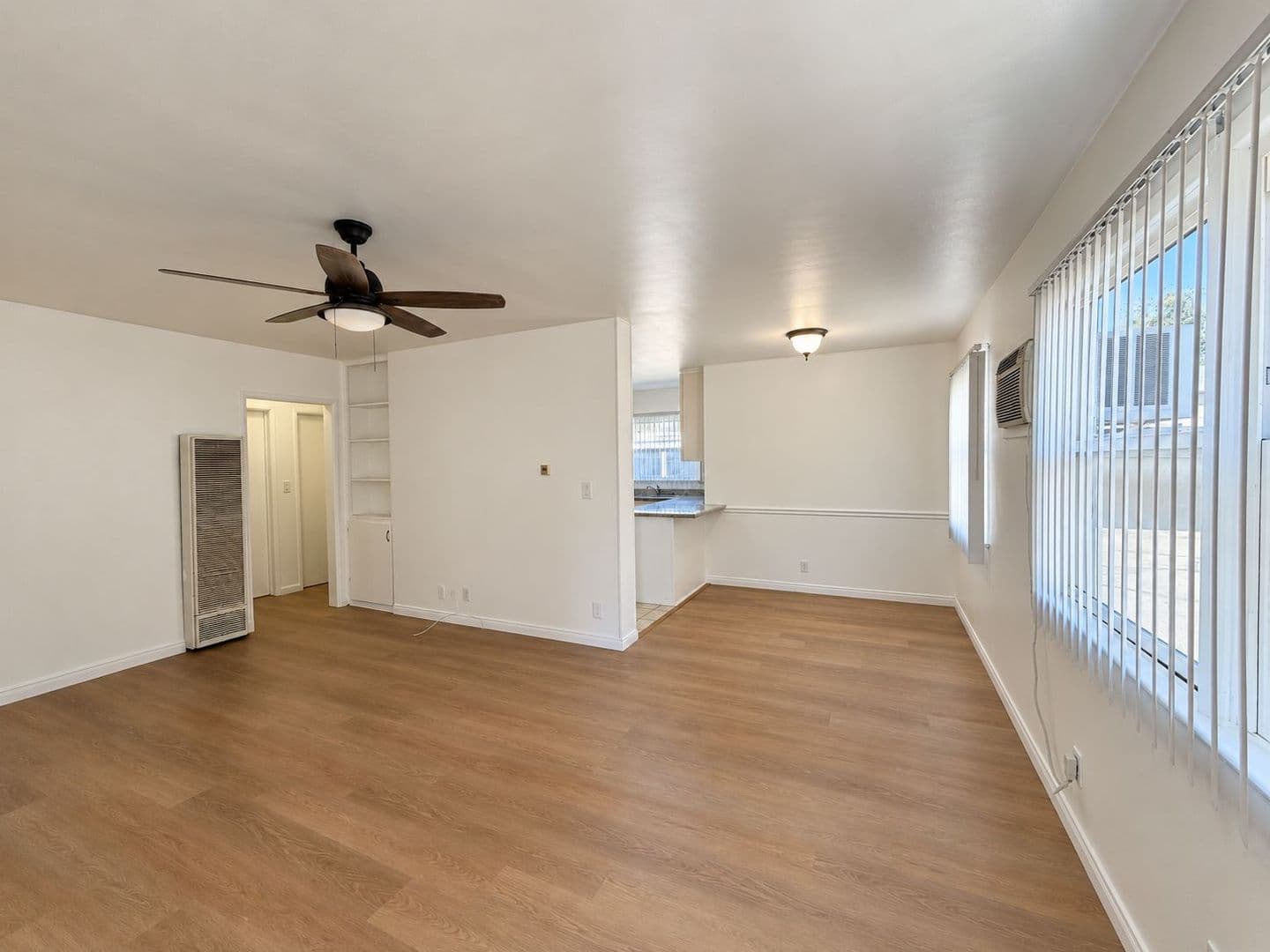 North Hollywood Apartment: 12805 Vanowen St