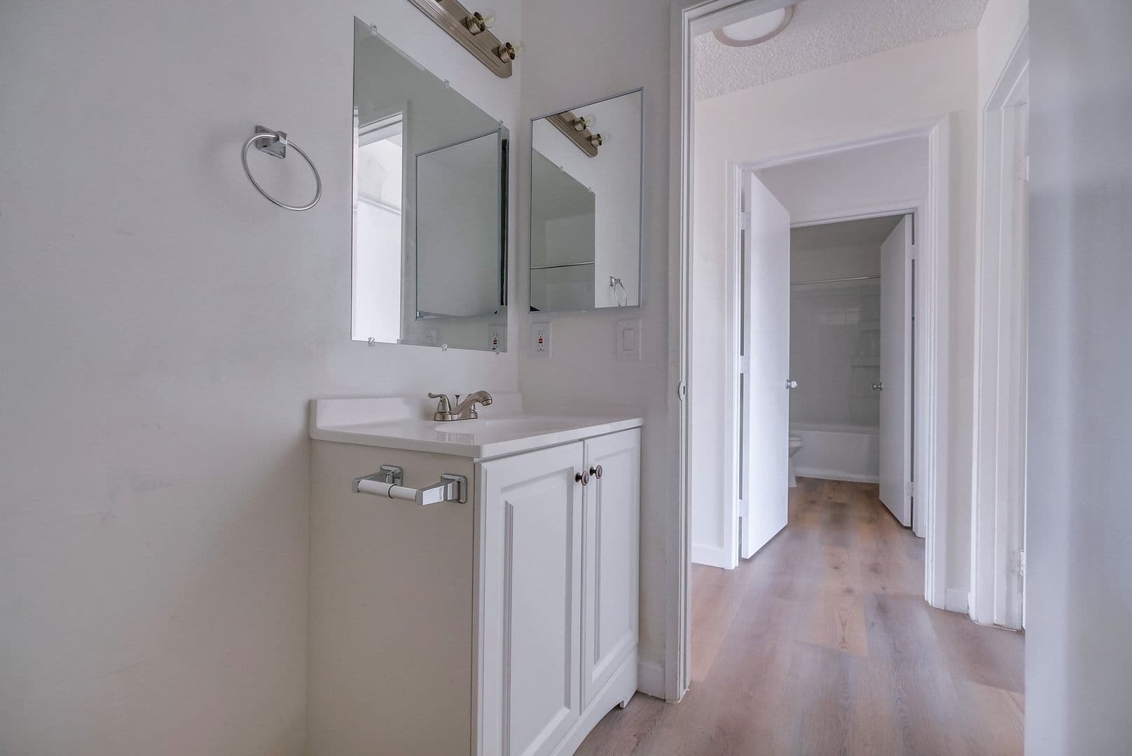 Los Angeles Apartment: 6308 Brynhurst Ave