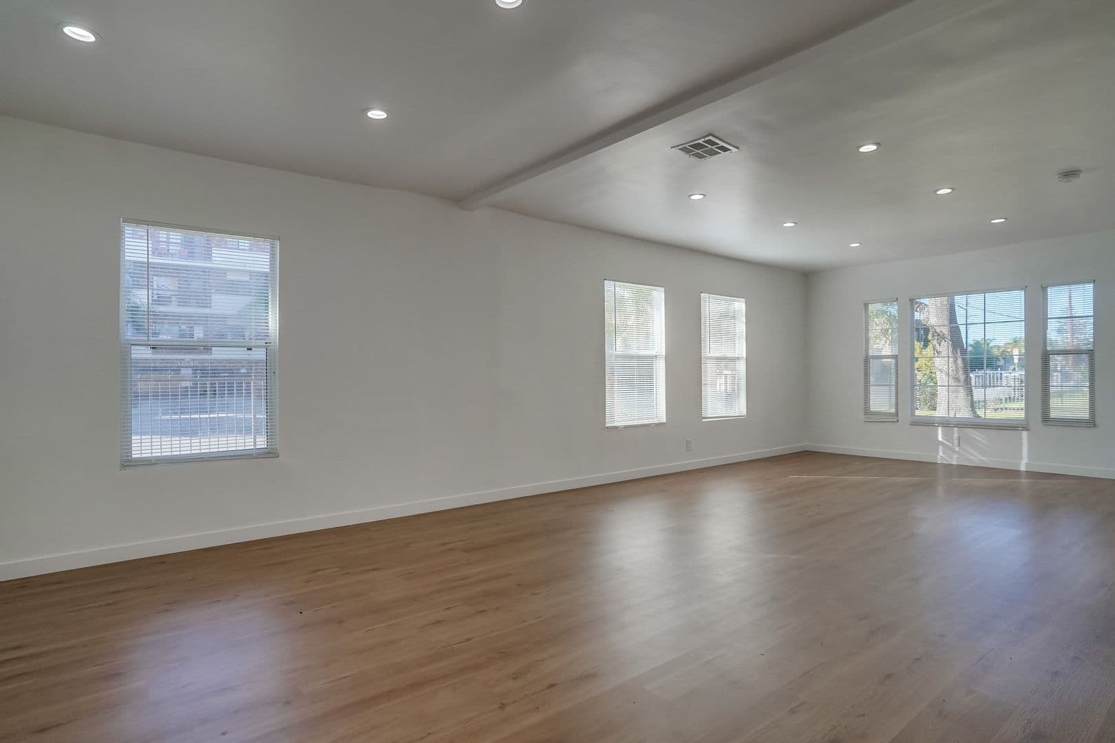 Valley Village Apartment: 12535 Burbank Blvd
