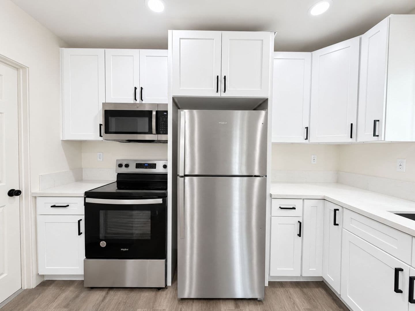 Van Nuys Apartment: 14108 Gilmore St