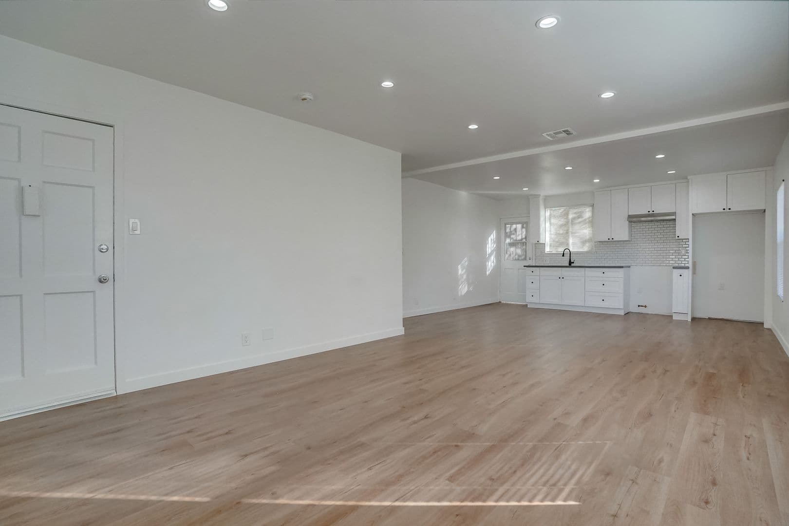 Valley Village Apartment: 12535 Burbank Blvd