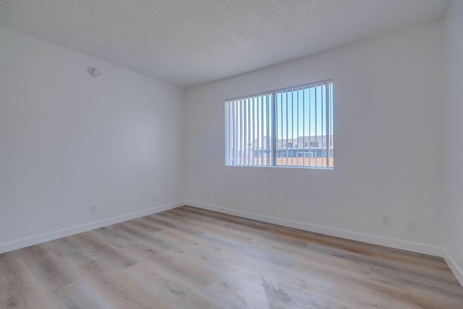 Los Angeles Apartment: 6308 Brynhurst Ave