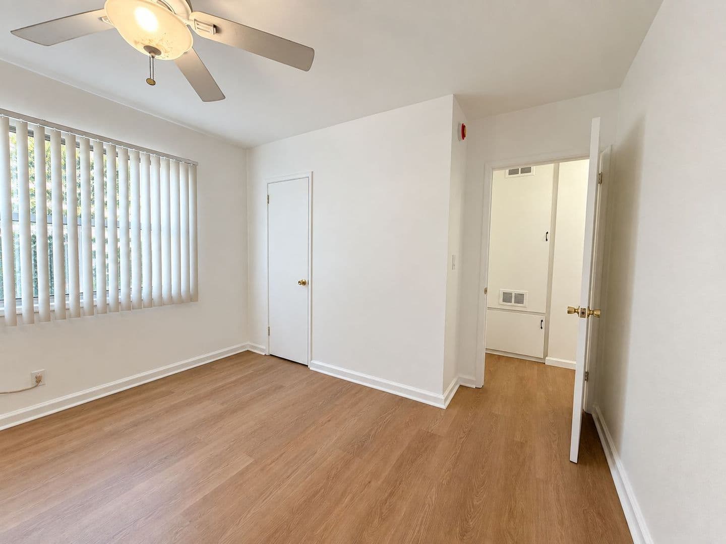 North Hollywood Apartment: 12805 Vanowen St