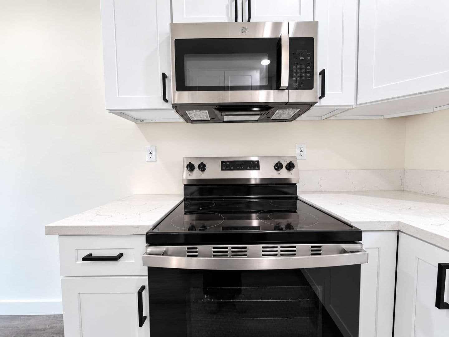 Panorama City Apartment: 14662 Rayen St