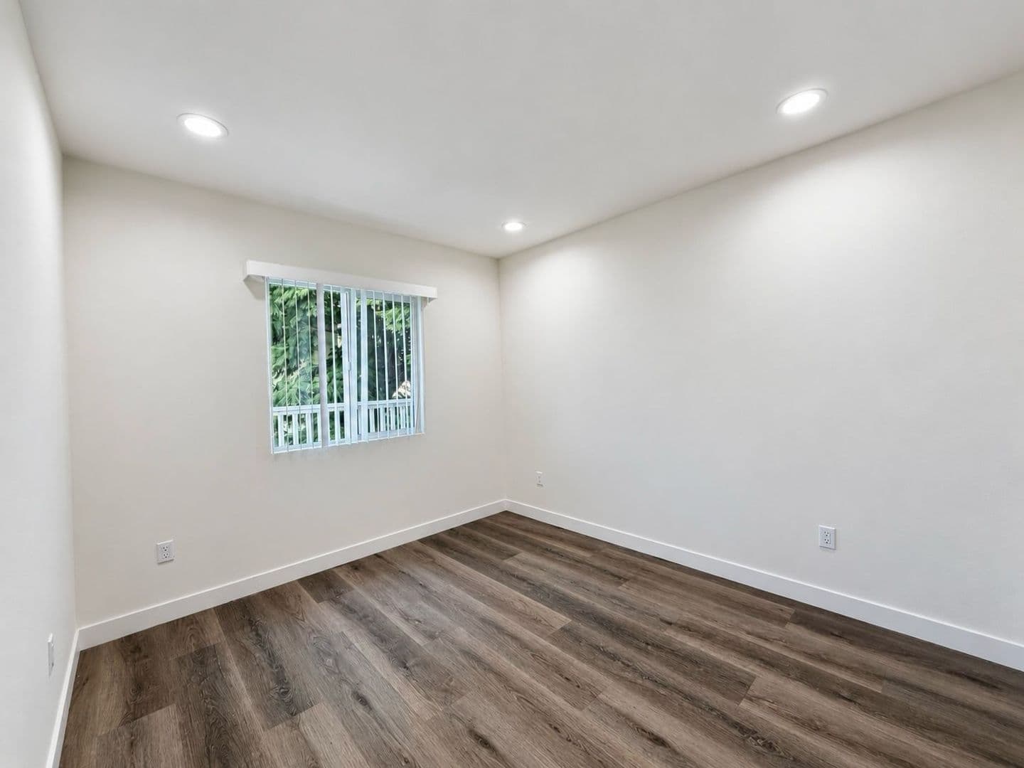 Van Nuys Apartment: 14108 Gilmore St