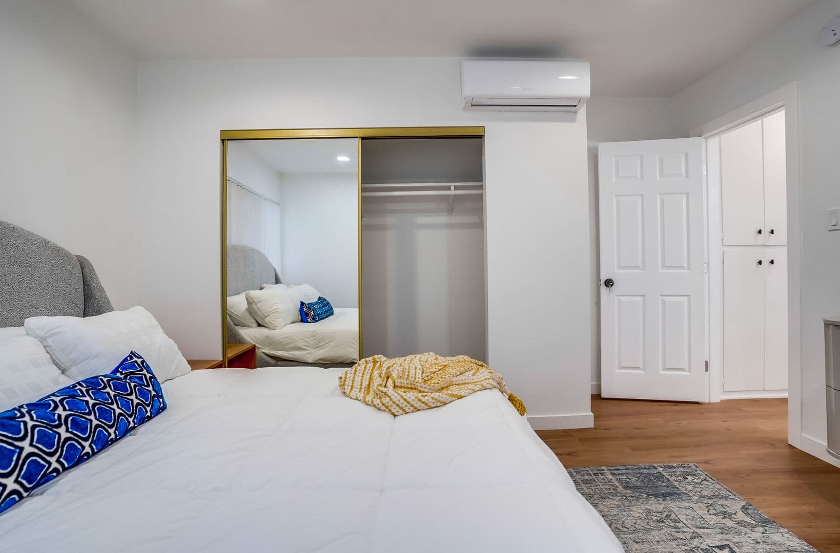 Van Nuys Apartment: 14227 Gilmore St