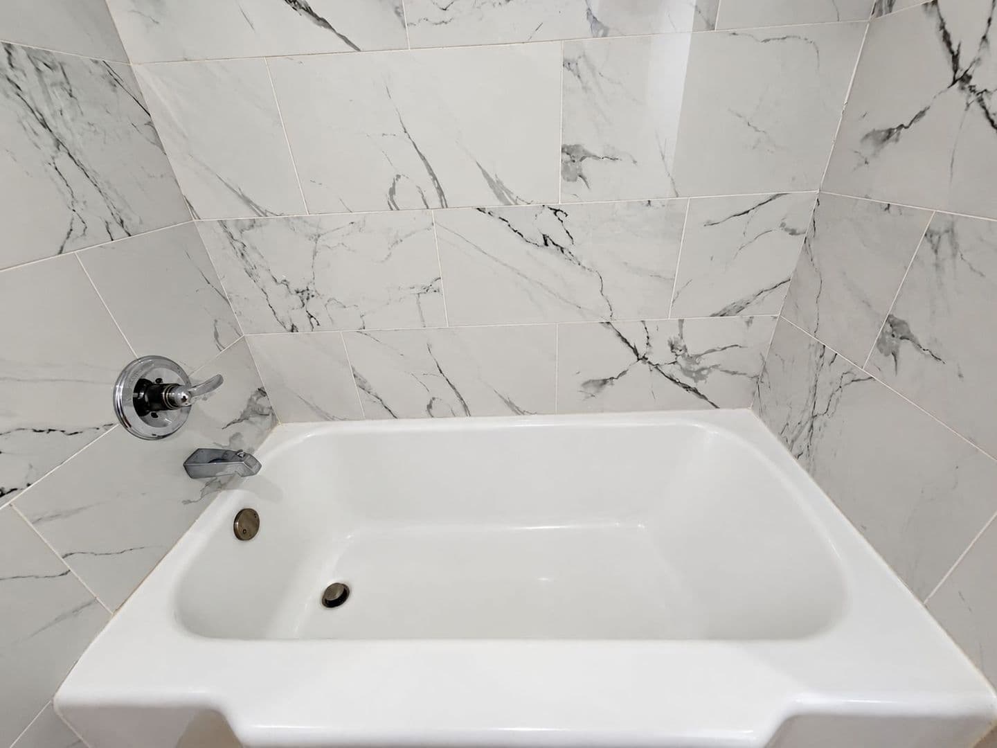 Valley Village Apartment: 5330 Whitsett Ave