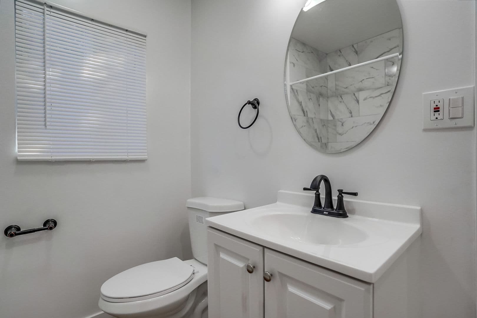 Valley Village Apartment: 12535 Burbank Blvd