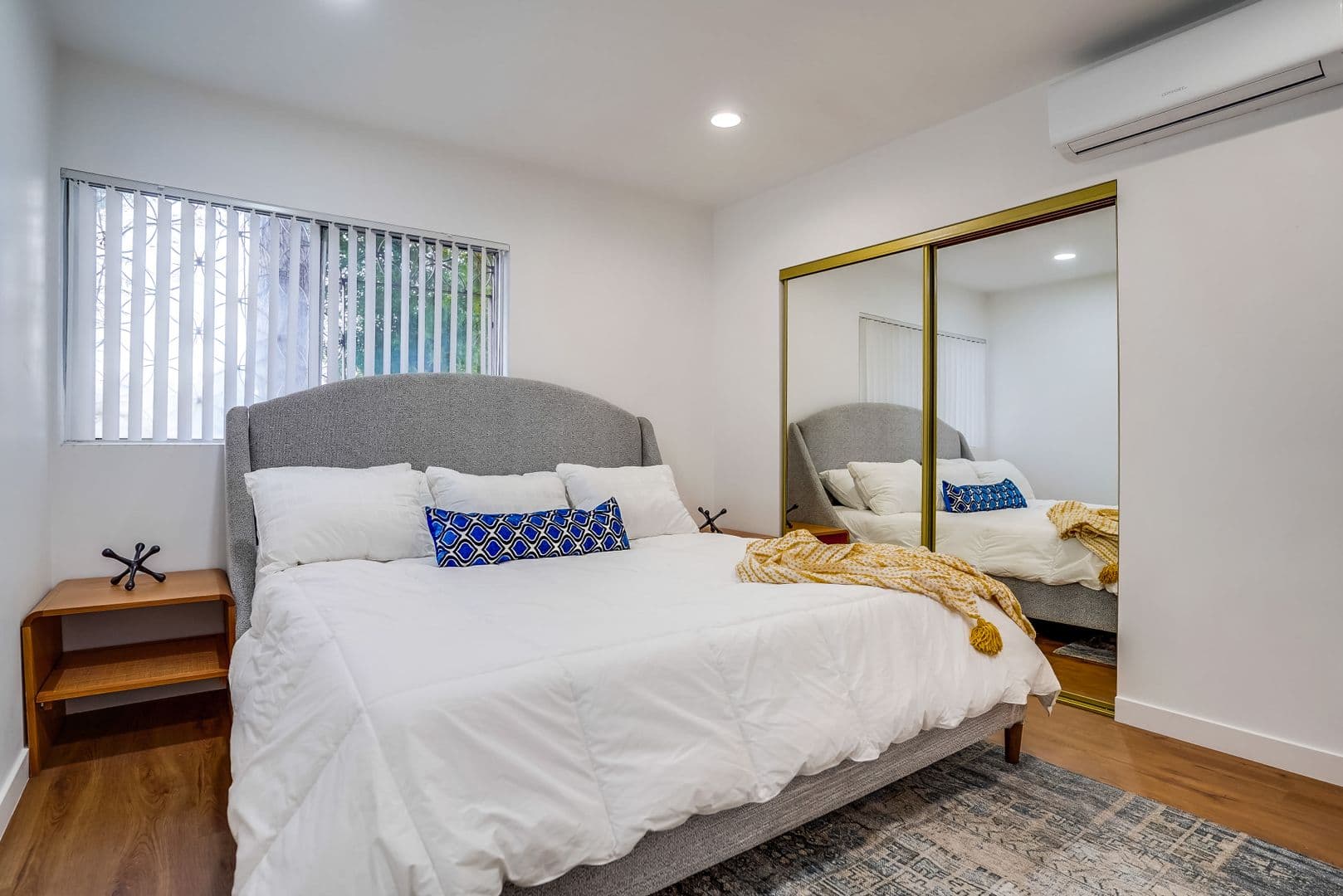 Van Nuys Apartment: 14227 Gilmore St