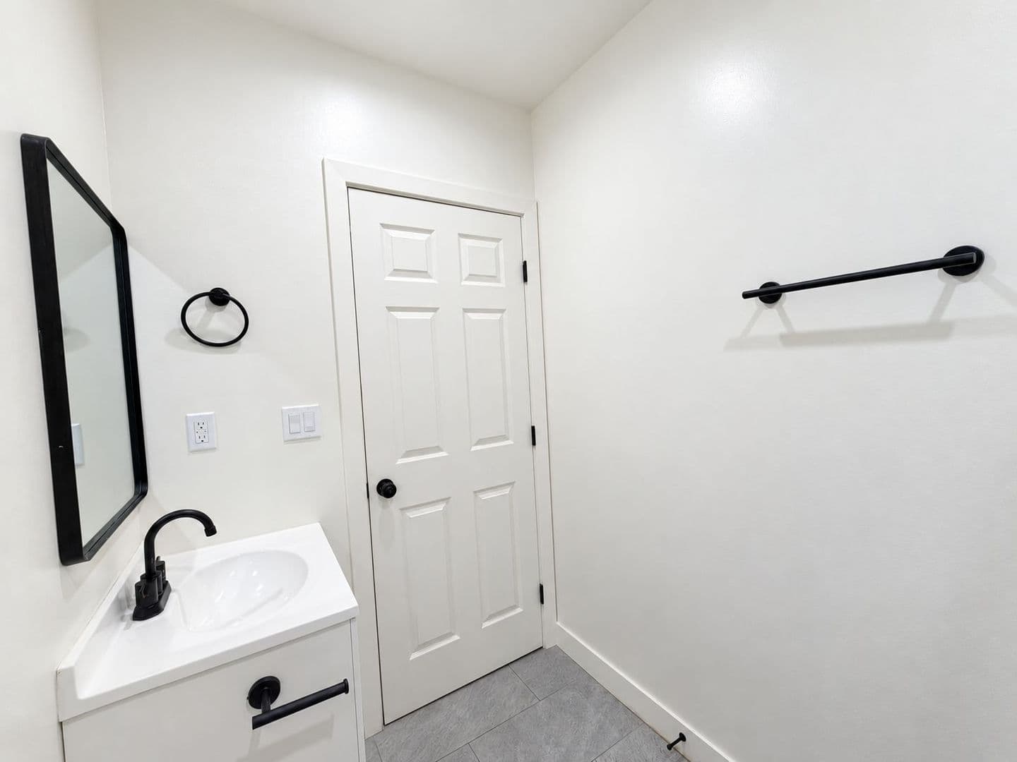 Van Nuys Apartment: 14108 Gilmore St