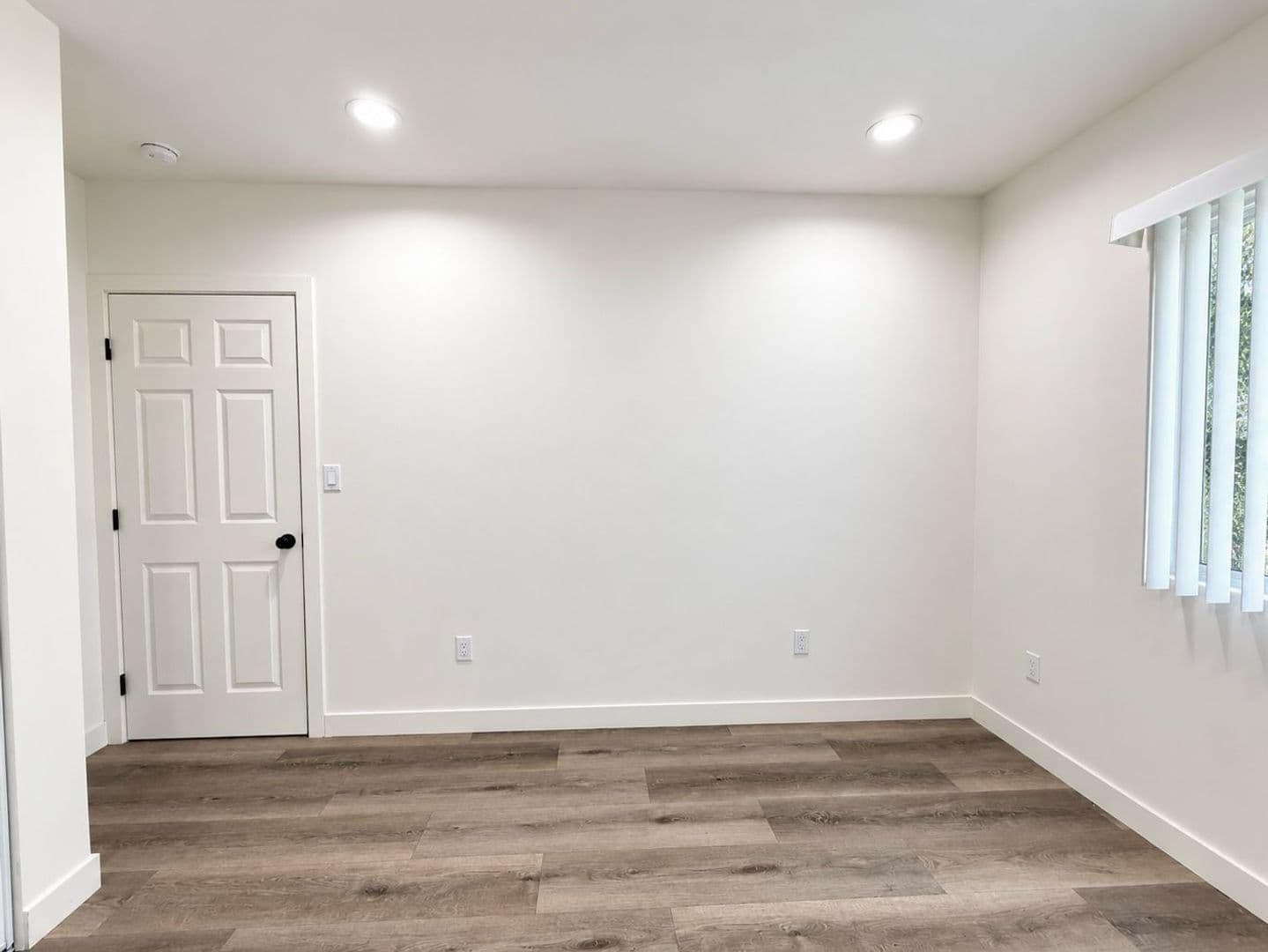 Van Nuys Apartment: 14108 Gilmore St