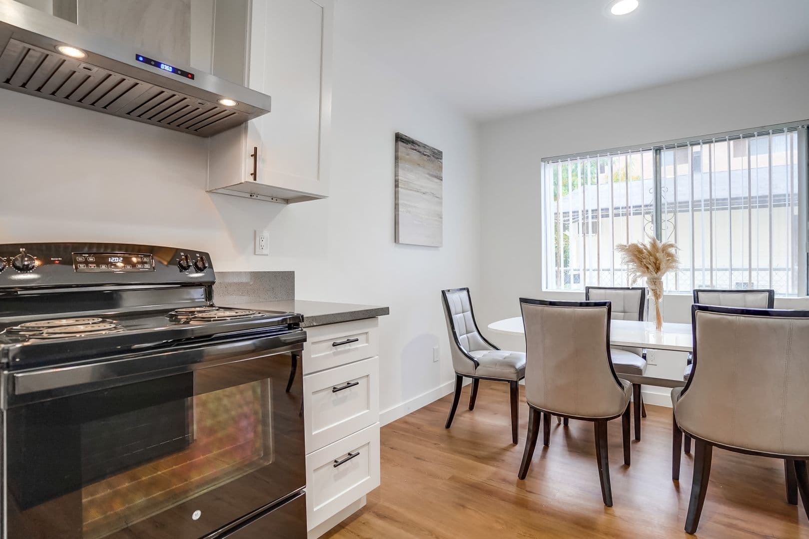 Van Nuys Apartment: 14227 Gilmore St