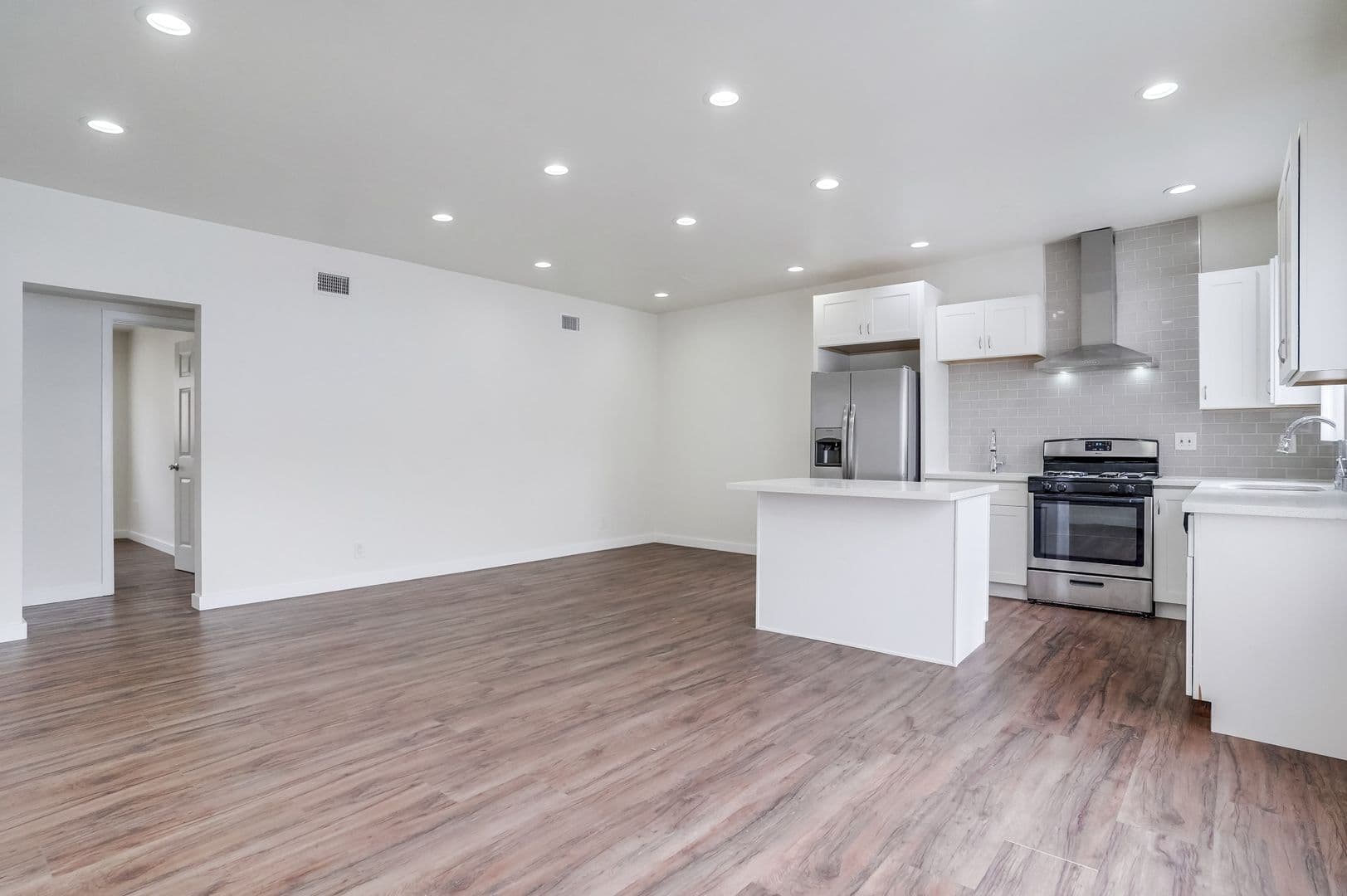 Valley Village Apartment: 5312 - 5320 Corteen Pl