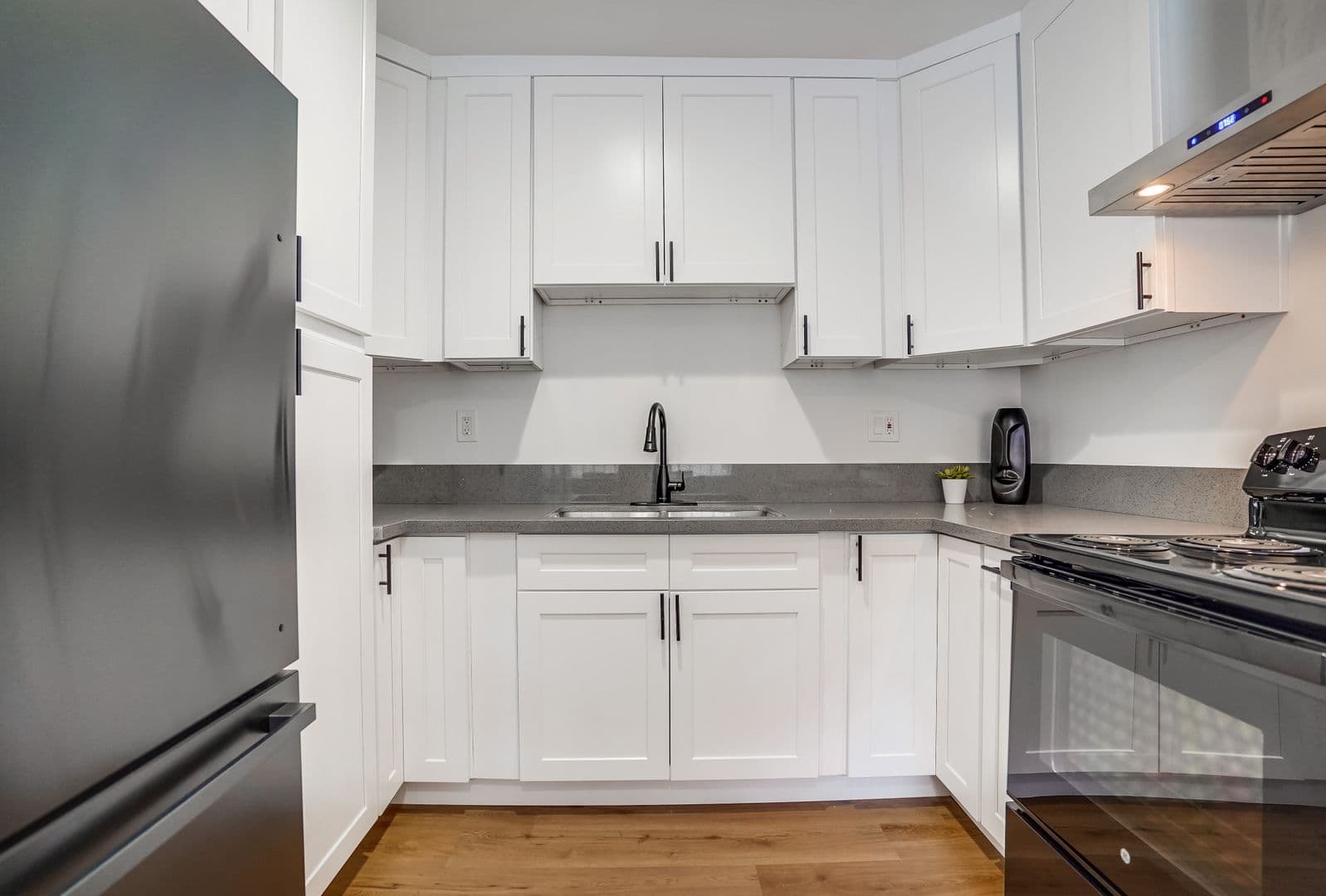 Van Nuys Apartment: 14227 Gilmore St