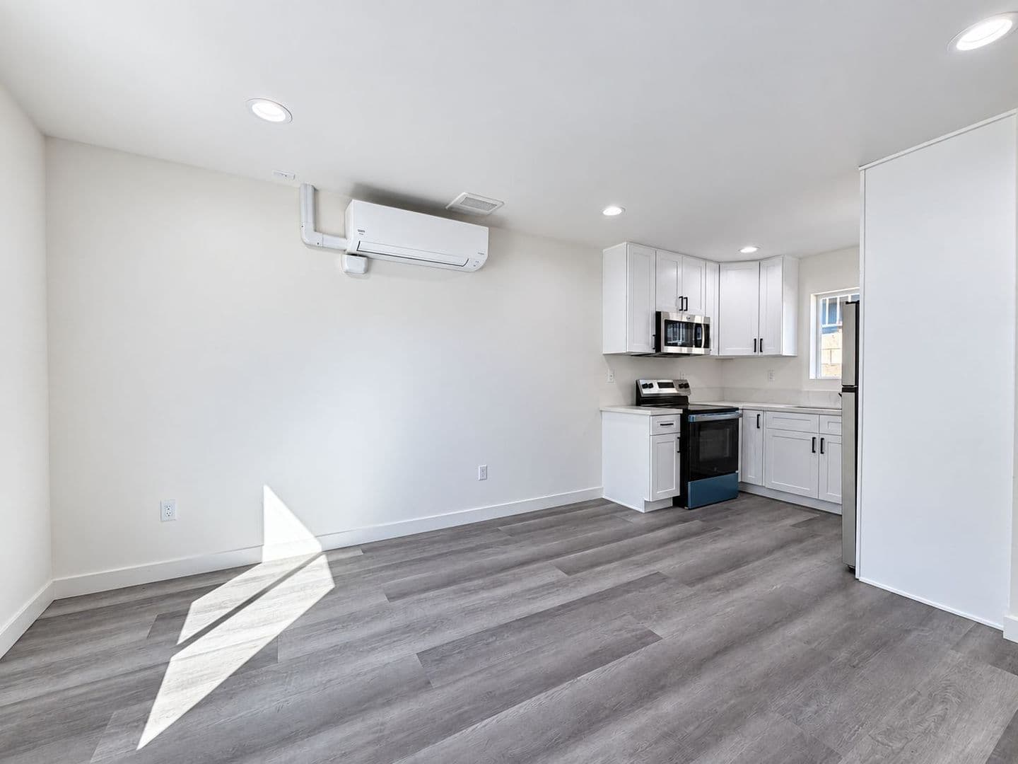 Panorama City Apartment: 14662 Rayen St