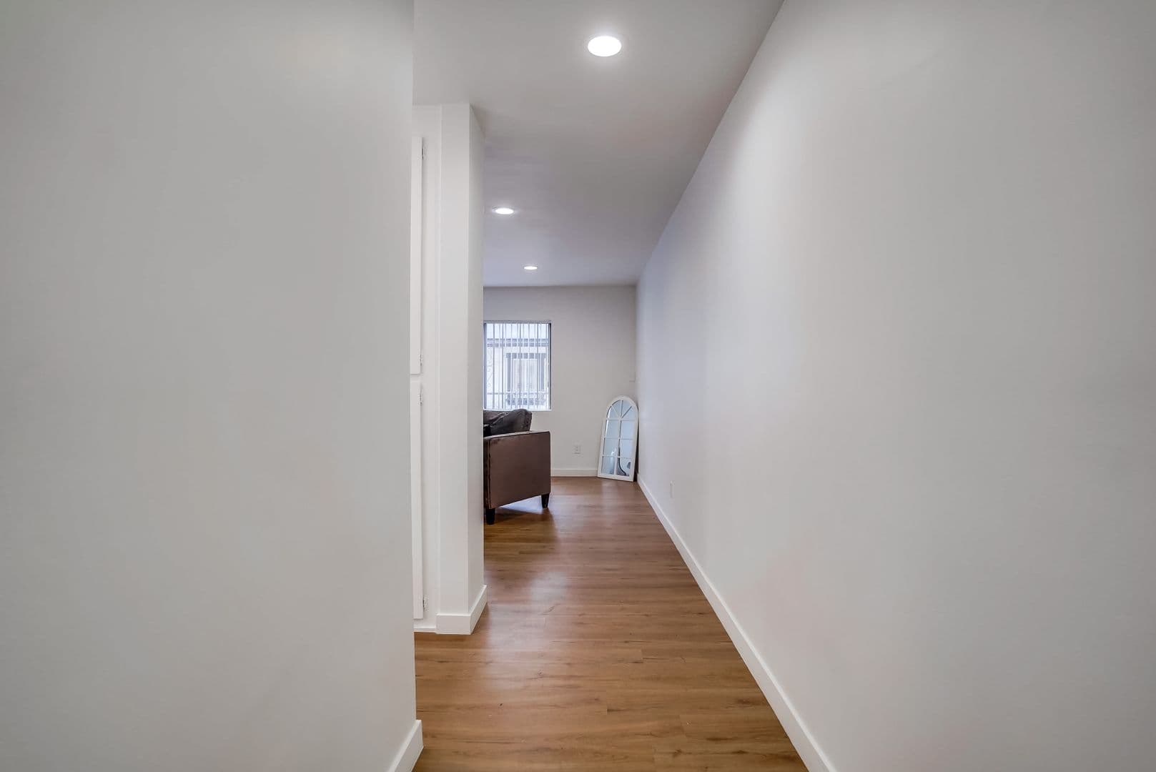 Van Nuys Apartment: 14227 Gilmore St