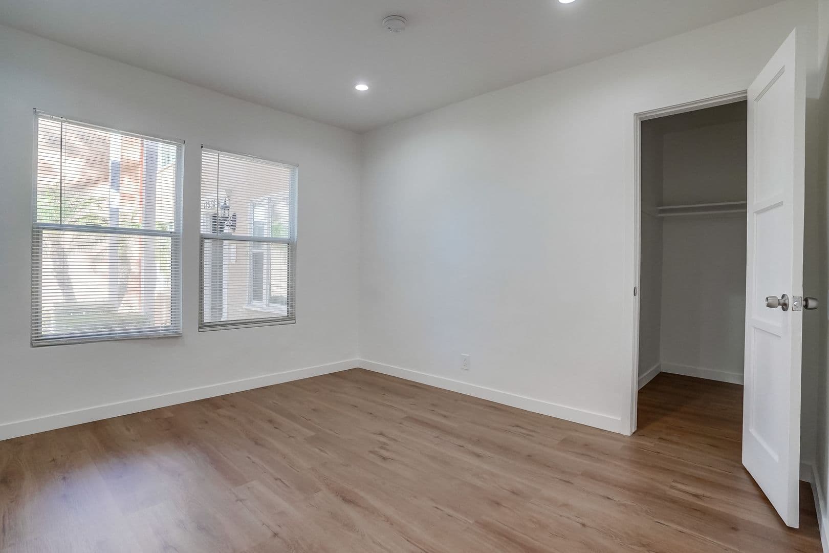 Valley Village Apartment: 12535 Burbank Blvd