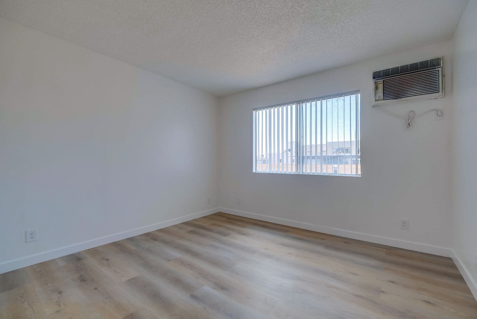 Los Angeles Apartment: 6308 Brynhurst Ave