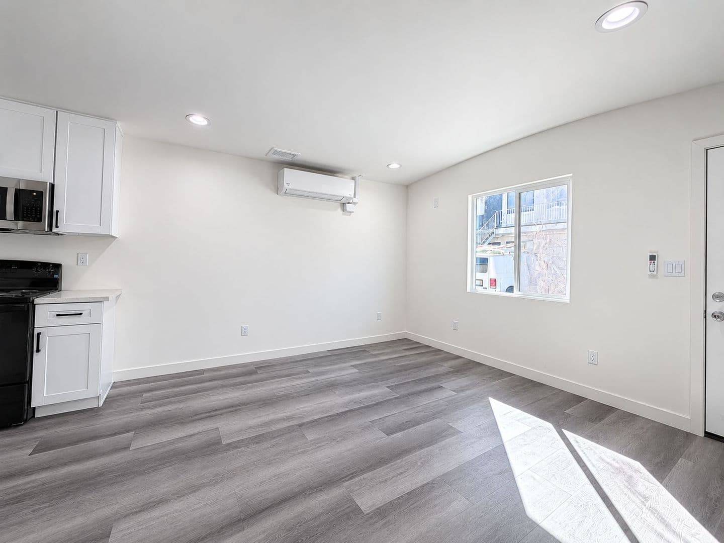 Panorama City Apartment: 14662 Rayen St