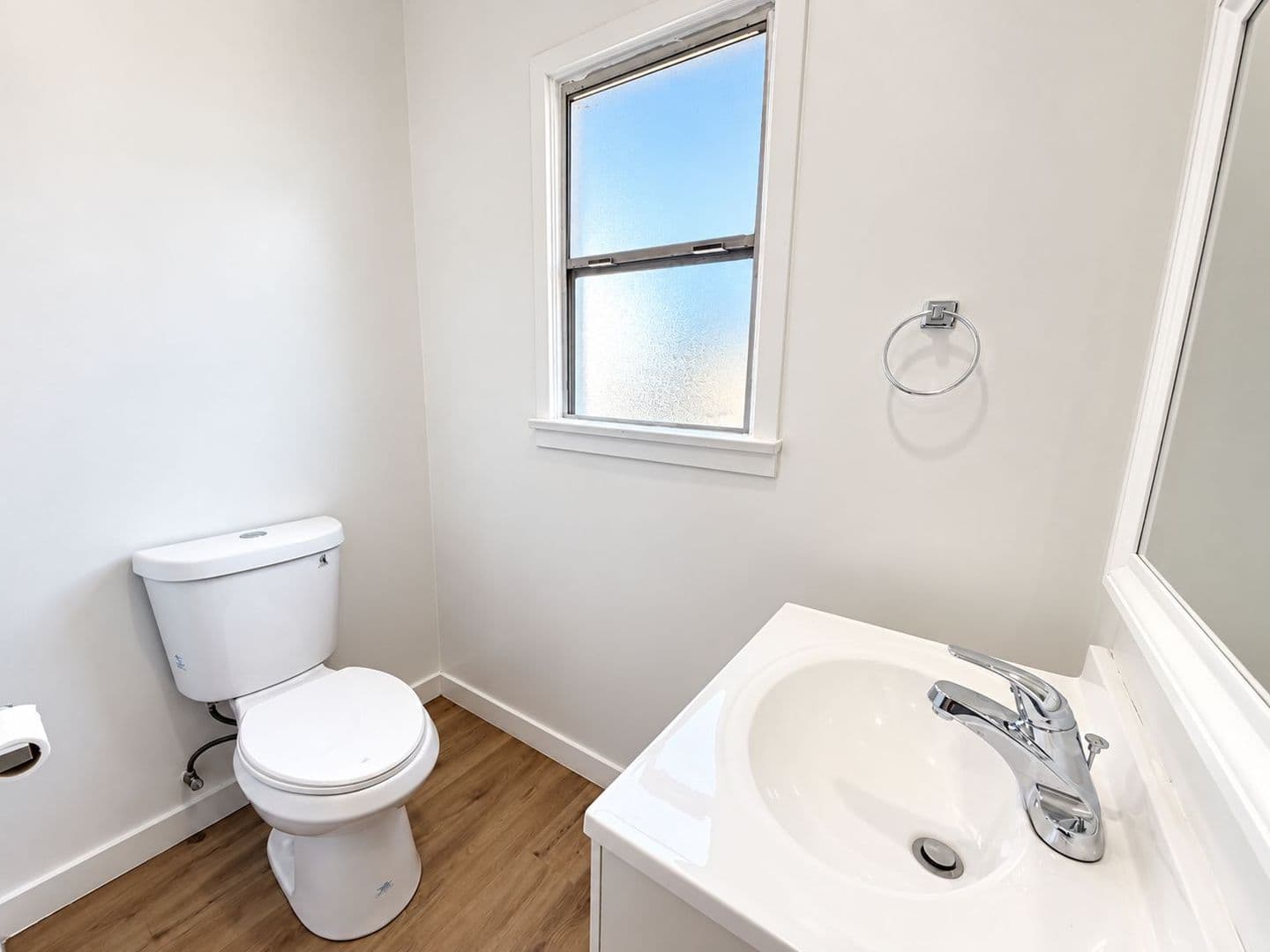 Valley Village Apartment: 5330 Whitsett Ave