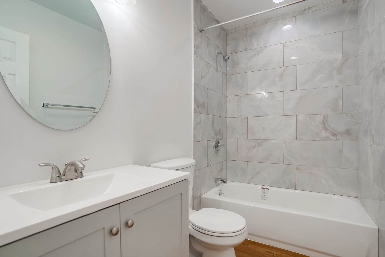 Van Nuys Apartment: 14227 Gilmore St