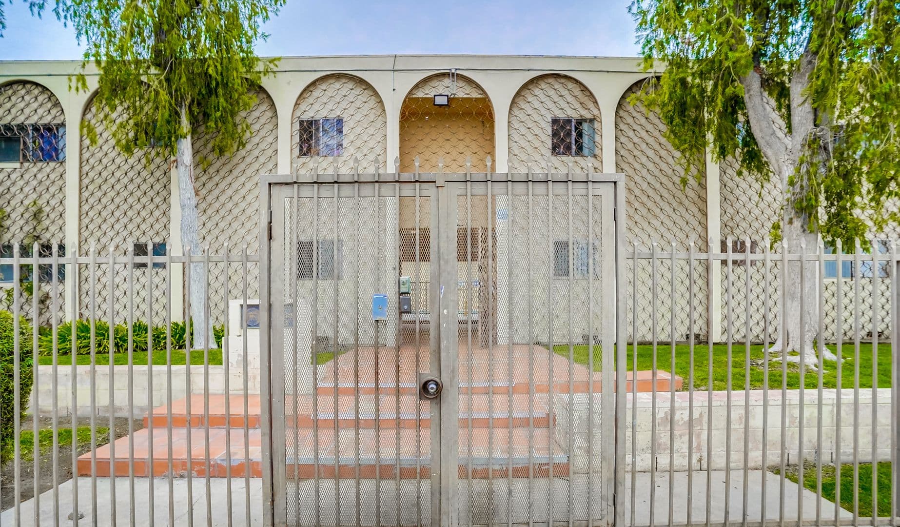 Van Nuys Apartment: 14227 Gilmore St
