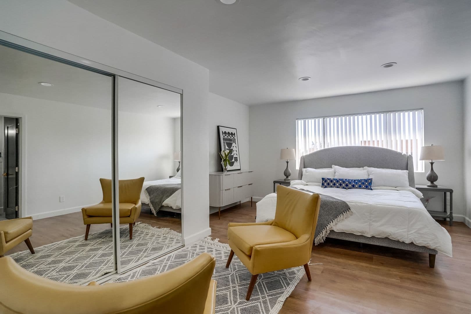 North Hollywood Apartment: 11731 Kittridge St