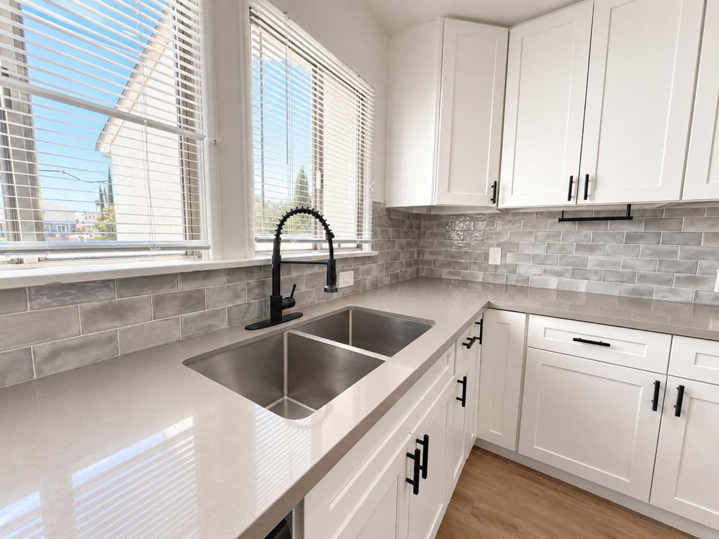 Valley Village Apartment: 5330 Whitsett Ave