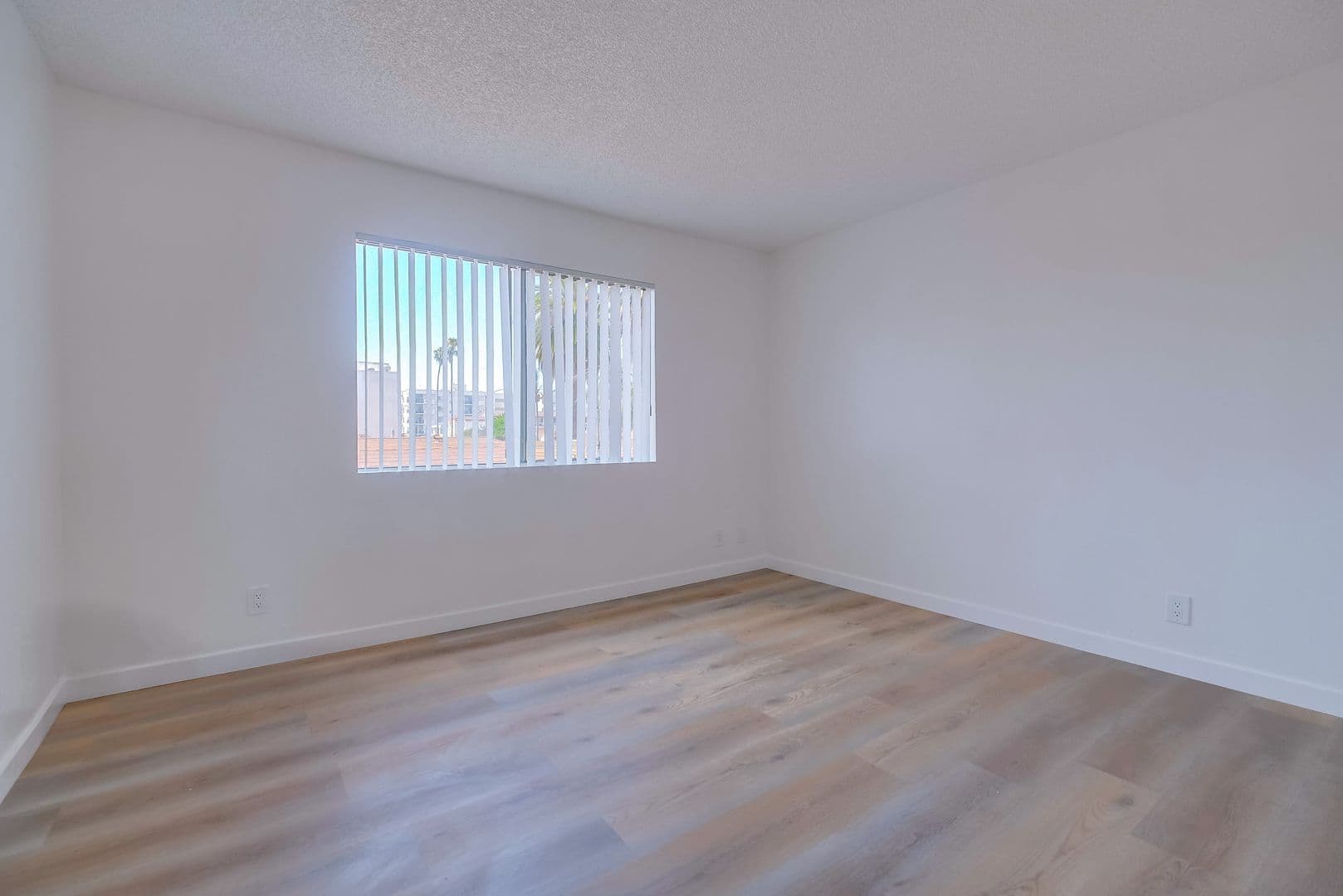 Los Angeles Apartment: 6308 Brynhurst Ave