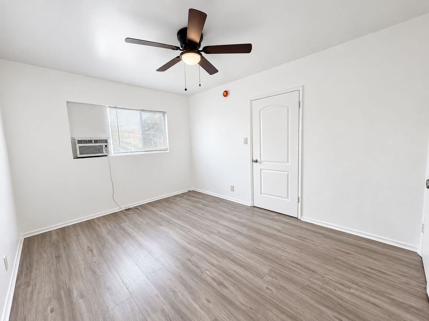 North Hollywood Apartment: 7117 Fulton Ave