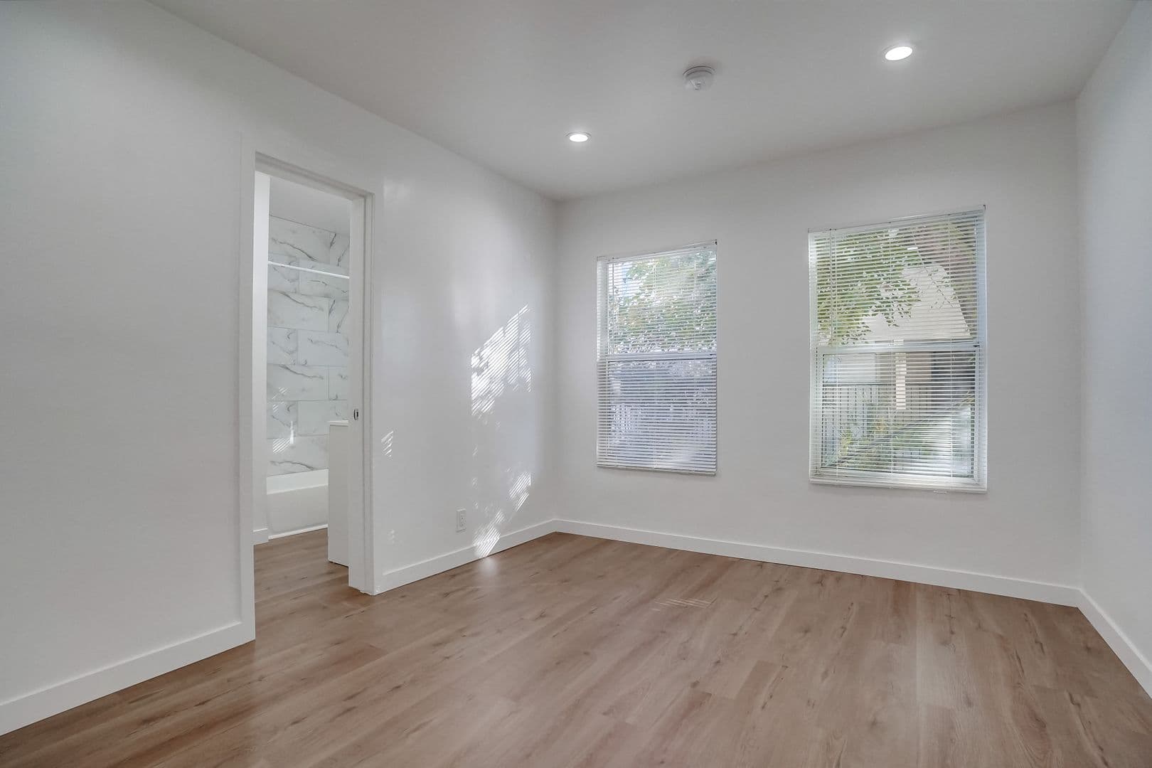 Valley Village Apartment: 12535 Burbank Blvd