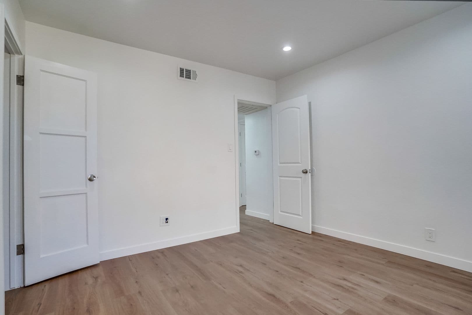 Valley Village Apartment: 12535 Burbank Blvd