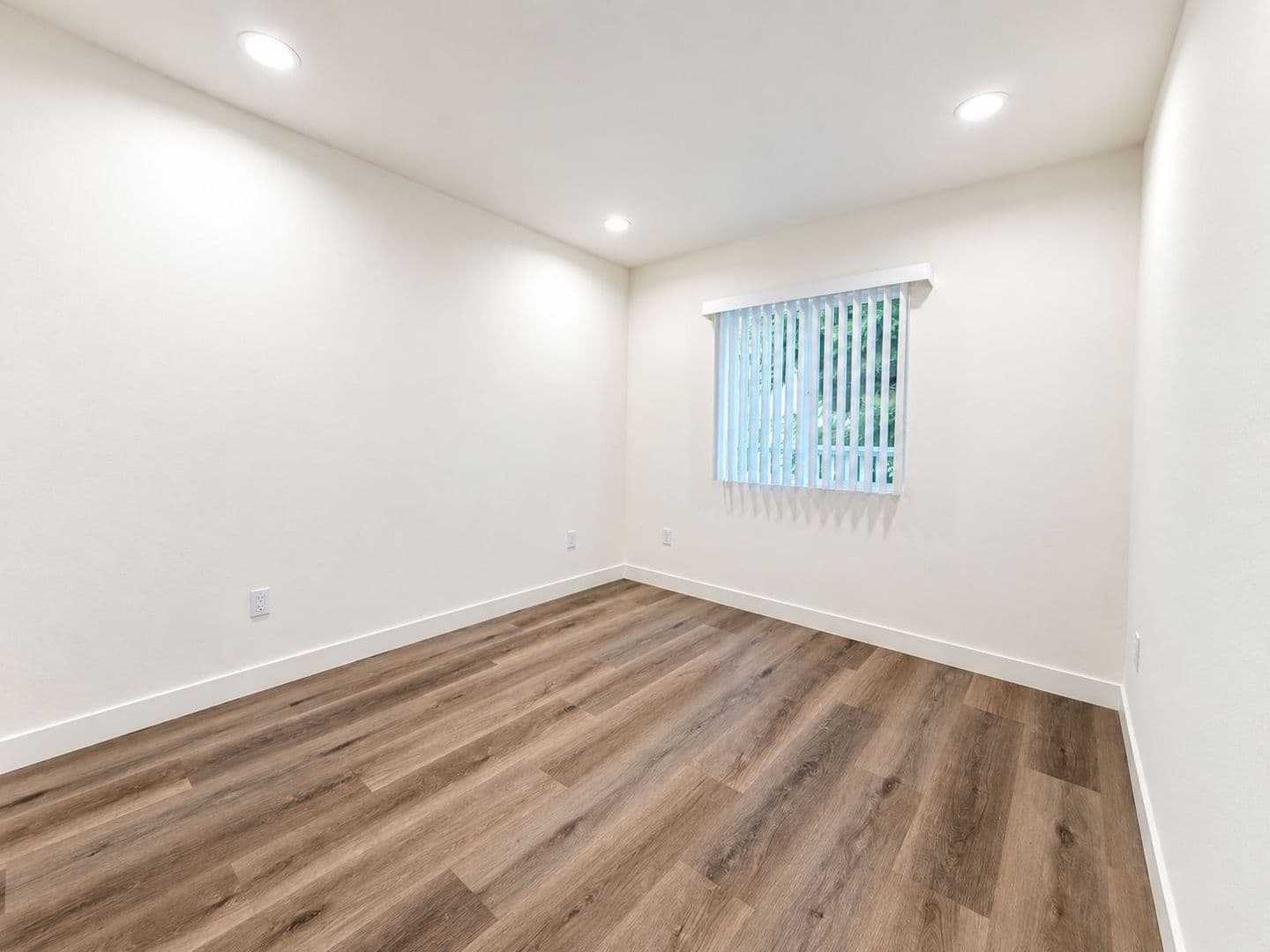 Van Nuys Apartment: 14108 Gilmore St