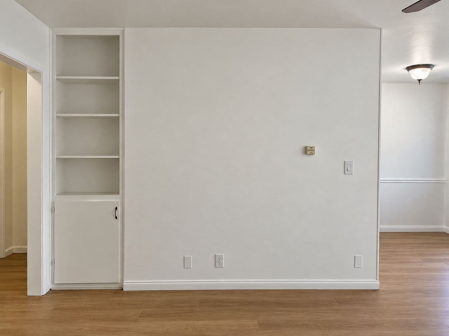 North Hollywood Apartment: 12805 Vanowen St